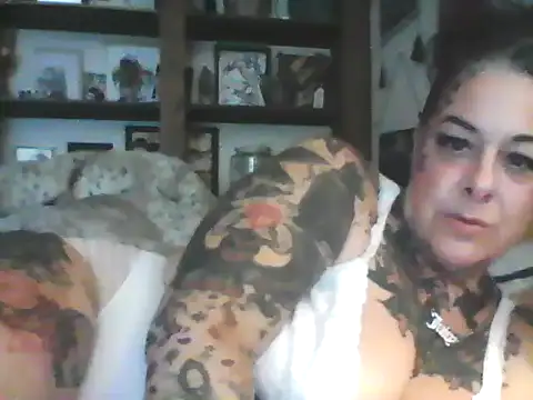 Snapshot of Kitty_bang chatting on April 23, 2026, 8:32 pm Kitty bang online show from April 23, 2026, 8:32 pm