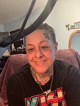 Snapshot of Kitty_bang chatting on April 15, 2026, 7:29 pm Kitty bang online show from April 15, 2026, 7:29 pm