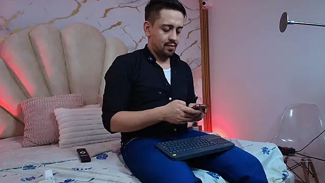 Snapshot of Christopherluxe chatting on April 3, 2026, 3:13 am Christopherluxe online show from April 3, 2026, 3:13 am