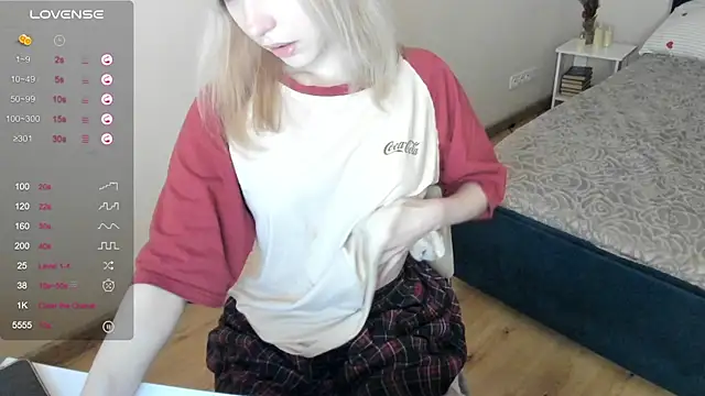 MiaKimiko online show from May 21, 2026, 2:20 am