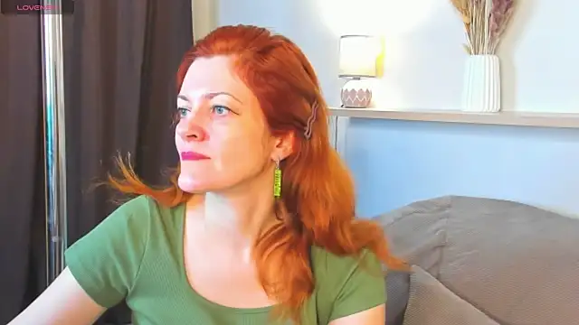 Julia Suny online show from May 19, 2026, 1:56 am