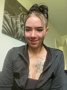 zoeelinks online show from April 14, 2026, 10:09 am