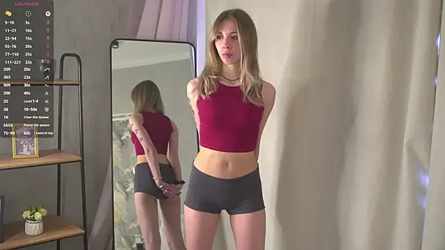 AubreyHoltry online show from May 3, 2026, 10:42 am