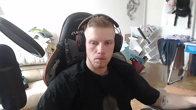 White eyebrow online show from April 2, 2026, 11:06 am