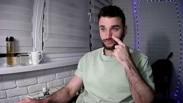 Snapshot of DaddySlava chatting on April 21, 2026, 9:21 pm DaddySlava online show from April 21, 2026, 9:21 pm