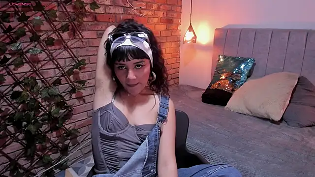 Snapshot of Hanna_Clark__ chatting on May 5, 2026, 12:08 pm Hanna Clark online show from May 5, 2026, 12:08 pm