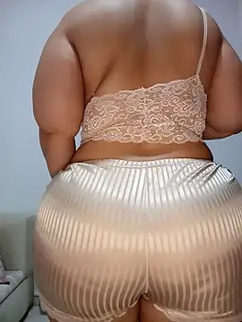 Snapshot of Sexy_yassimna chatting on June 21, 2026, 12:00 pm Sexy yassimna online show from June 21, 2026, 12:00 pm
