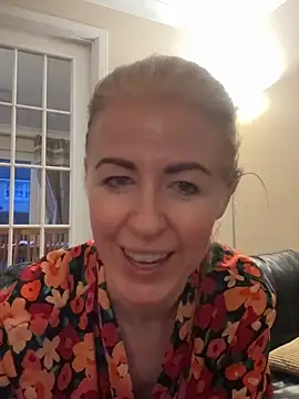 Snapshot of Laylaskyexx chatting on April 10, 2026, 5:03 am Laylaskyexx online show from April 10, 2026, 5:03 am