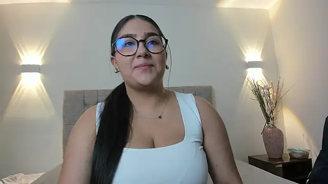Snapshot of Elisa_n_Emma chatting on May 12, 2026, 5:08 pm Elisa n Emma online show from May 12, 2026, 5:08 pm