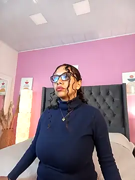 Snapshot of Wolfamara chatting on April 13, 2026, 1:15 pm Wolfamara online show from April 13, 2026, 1:15 pm