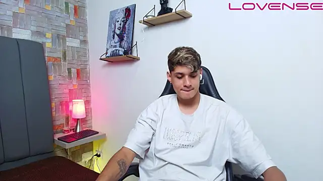 Snapshot of flaquito___ chatting on April 28, 2026, 8:24 pm flaquito online show from April 28, 2026, 8:24 pm