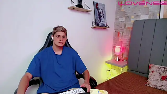 Snapshot of flaquito___ chatting on April 5, 2026, 8:37 pm flaquito online show from April 5, 2026, 8:37 pm