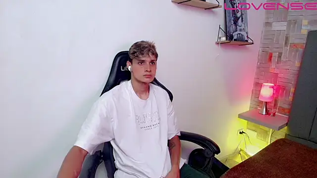 Snapshot of flaquito___ chatting on April 4, 2026, 9:10 pm flaquito online show from April 4, 2026, 9:10 pm