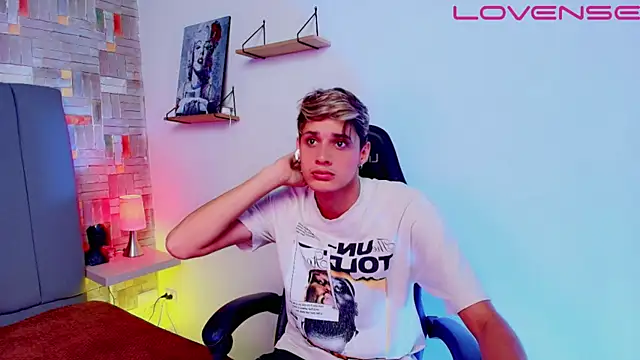 Snapshot of flaquito___ chatting on April 10, 2026, 8:27 pm flaquito online show from April 10, 2026, 8:27 pm