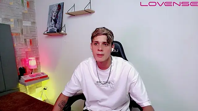 Snapshot of flaquito___ chatting on April 8, 2026, 8:32 pm flaquito online show from April 8, 2026, 8:32 pm