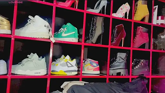 Snapshot of IndianBeauty27 chatting on April 2, 2026, 3:02 am IndianBeauty27 online show from April 2, 2026, 3:02 am