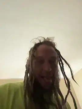 kuntryg8338 online show from April 13, 2026, 4:11 pm