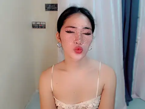 Snapshot of urasiankylie chatting on May 8, 2026, 11:03 am urasiankylie online show from May 8, 2026, 11:03 am