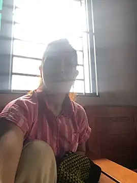 Snapshot of Huonglyna chatting on May 12, 2026, 1:46 am Huonglyna online show from May 12, 2026, 1:46 am