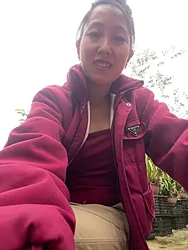 Snapshot of Huonglyna chatting on April 29, 2026, 1:43 am Huonglyna online show from April 29, 2026, 1:43 am