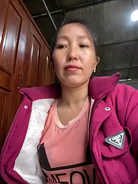 Snapshot of Huonglyna chatting on May 11, 2026, 7:10 am Huonglyna online show from May 11, 2026, 7:10 am