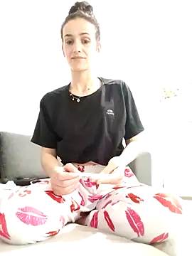 Lolaa92i online show from April 3, 2026, 10:16 pm