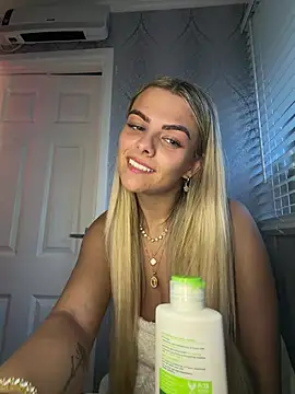Snapshot of Alysse chatting on April 21, 2026, 6:58 pm Alysse online show from April 21, 2026, 6:58 pm