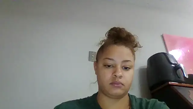 Snapshot of madzbailey chatting on April 9, 2026, 3:29 pm madzbailey online show from April 9, 2026, 3:29 pm