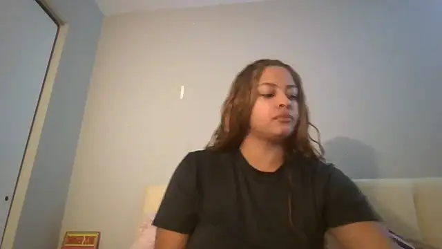 Snapshot of madzbailey chatting on April 21, 2026, 1:42 am madzbailey online show from April 21, 2026, 1:42 am