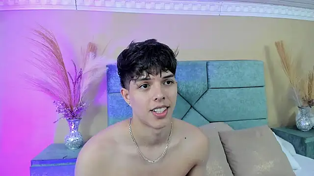 DamiaanXx online show from April 18, 2026, 1:02 pm