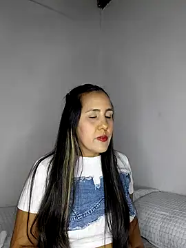 Snapshot of Paulina_06 chatting on June 6, 2026, 8:03 pm Paulina 06 online show from June 6, 2026, 8:03 pm
