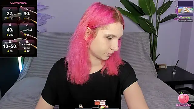 Snapshot of Kitty_Blondie chatting on April 21, 2026, 2:51 am Kitty Blondie online show from April 21, 2026, 2:51 am