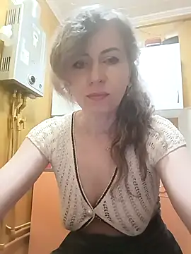 Snapshot of TaynaSecret chatting on May 5, 2026, 8:34 pm TaynaSecret online show from May 5, 2026, 8:34 pm