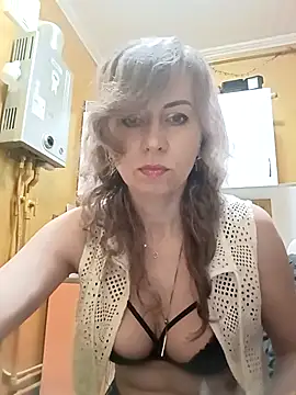 Snapshot of TaynaSecret chatting on April 15, 2026, 8:20 pm TaynaSecret online show from April 15, 2026, 8:20 pm