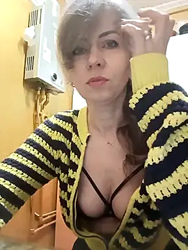 Snapshot of TaynaSecret chatting on April 19, 2026, 8:33 pm TaynaSecret online show from April 19, 2026, 8:33 pm