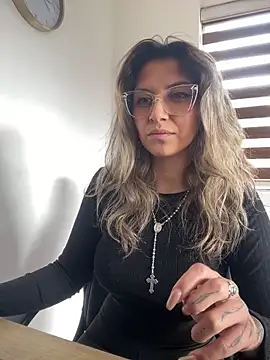 Isabella varella- online show from May 11, 2026, 2:56 pm