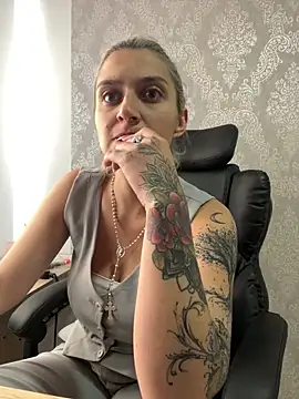 Isabella varella- online show from June 10, 2026, 1:12 pm