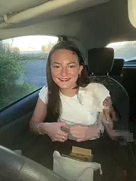 MiaLovesxxx online show from April 27, 2026, 7:56 pm