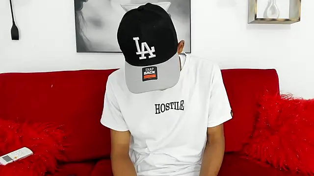 Snapshot of scary_movie chatting on April 7, 2026, 1:18 am scary movie online show from April 7, 2026, 1:18 am