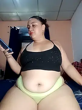 Snapshot of Marialae2735 chatting on May 6, 2026, 8:13 pm Marialae2735 online show from May 6, 2026, 8:13 pm