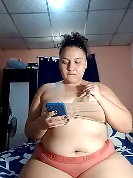 Snapshot of Marialae2735 chatting on April 7, 2026, 6:43 pm Marialae2735 online show from April 7, 2026, 6:43 pm