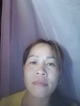 Snapshot of -Luni- chatting on May 21, 2026, 9:28 am -Luni- online show from May 21, 2026, 9:28 am