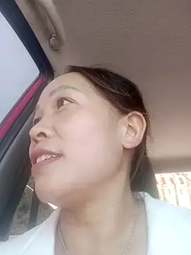 Snapshot of -Luni- chatting on July 26, 2026, 4:52 am -Luni- online show from July 26, 2026, 4:52 am