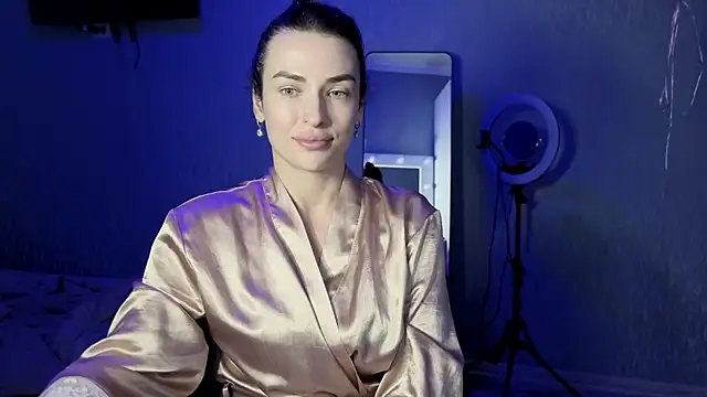 Kira  love1 online show from May 20, 2026, 6:49 pm
