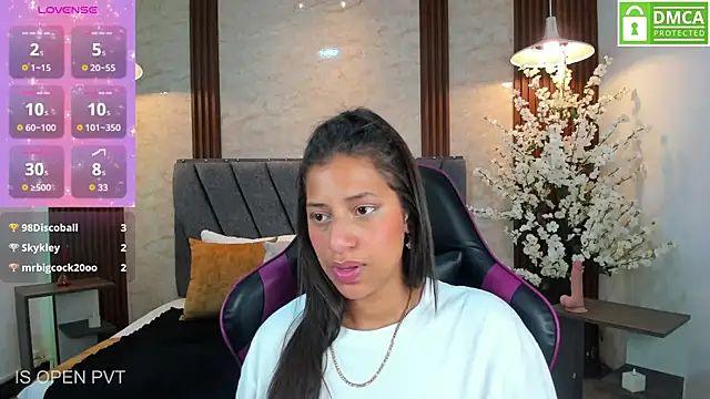 Snapshot of Atiena_ chatting on April 18, 2026, 7:58 pm Atiena online show from April 18, 2026, 7:58 pm