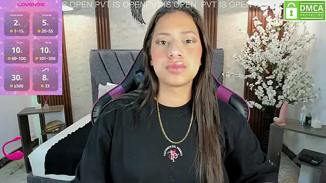 Snapshot of Atiena_ chatting on May 6, 2026, 4:11 pm Atiena online show from May 6, 2026, 4:11 pm