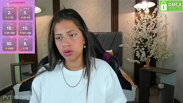 Snapshot of Atiena_ chatting on April 18, 2026, 1:24 pm Atiena online show from April 18, 2026, 1:24 pm