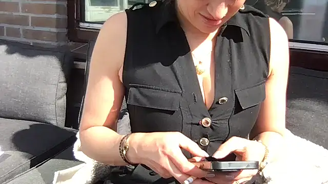 Snapshot of BlondSeduction chatting on April 14, 2026, 1:27 pm BlondSeduction online show from April 14, 2026, 1:27 pm