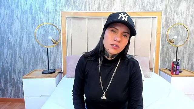 Snapshot of NaomiBDSM chatting on April 7, 2026, 2:57 am NaomiBDSM online show from April 7, 2026, 2:57 am