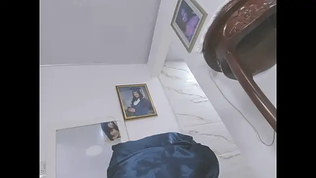 amazing vivi online show from May 5, 2026, 3:42 am